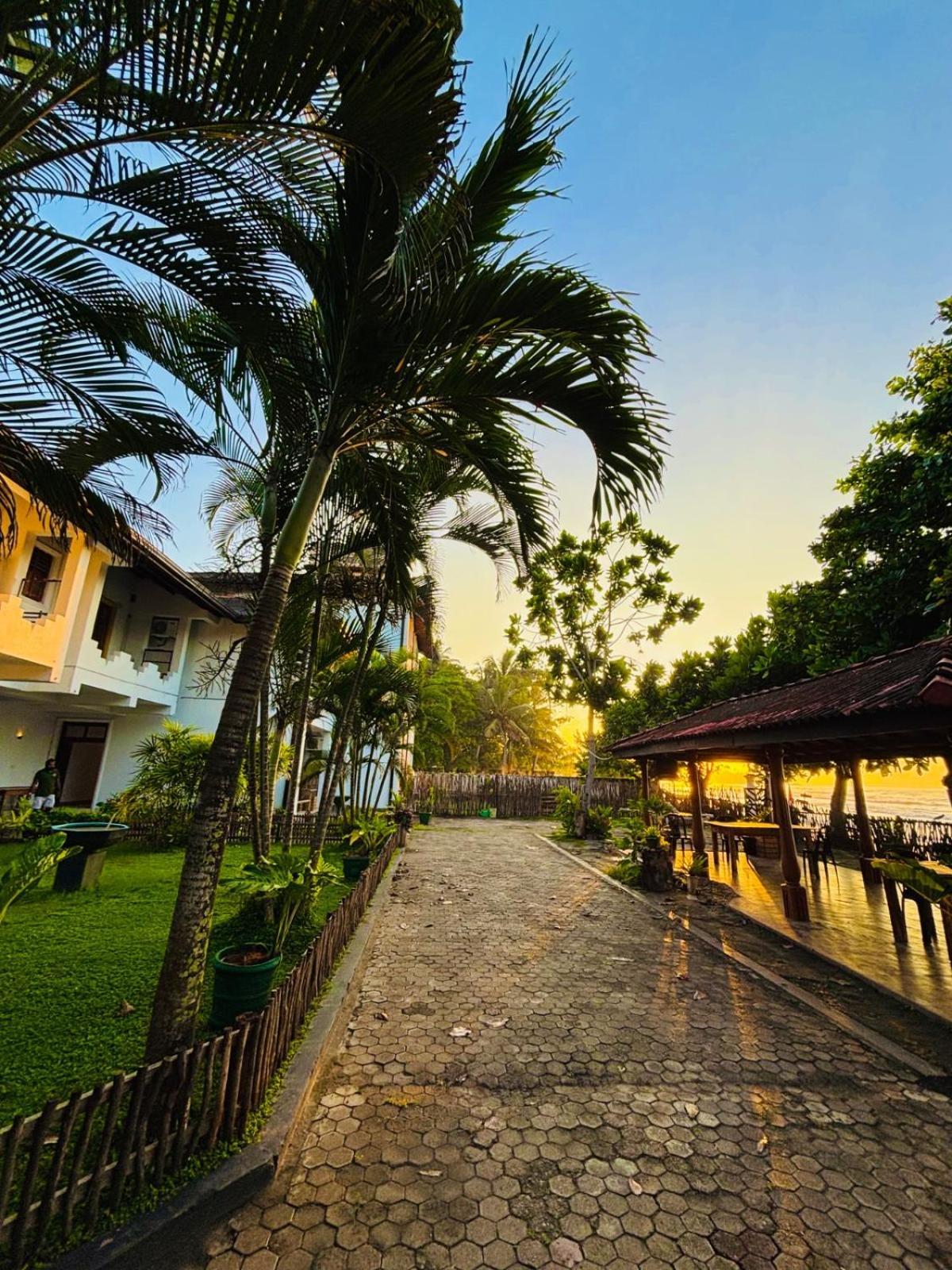 Balance Beach Resort Диквела Екстериор снимка
